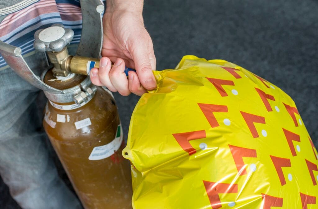 Hand Compressing gas to balloon